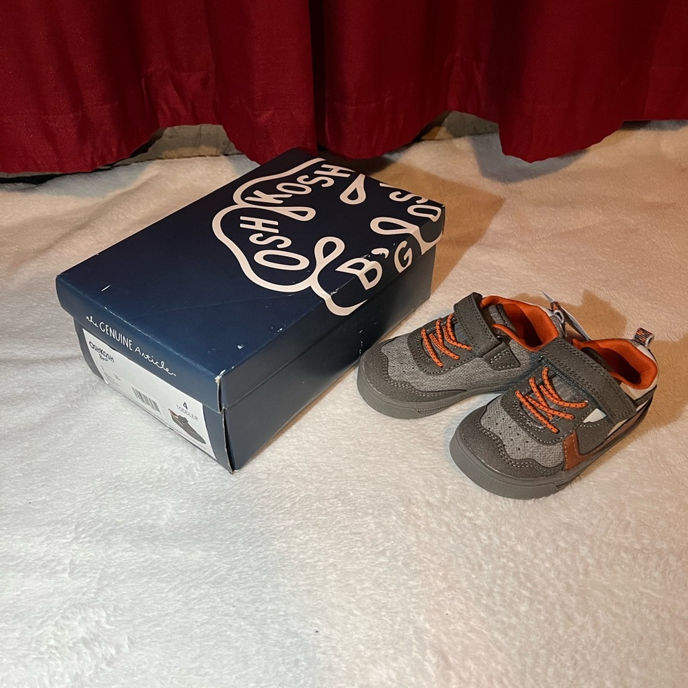 OshKosh B'Gosh -Child Gareth Sneaker-Size 4